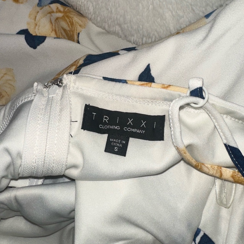 Elegant Spring Floral White Mini Dress- Trixxi - Picture 3 of 4